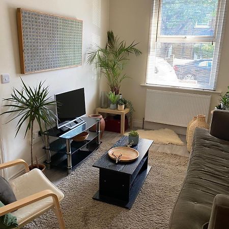 35 Mins To Central London. 3 Bedrooms. 2 Bathrooms With Garden Esterno foto