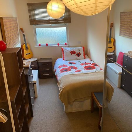 35 Mins To Central London. 3 Bedrooms. 2 Bathrooms With Garden Esterno foto