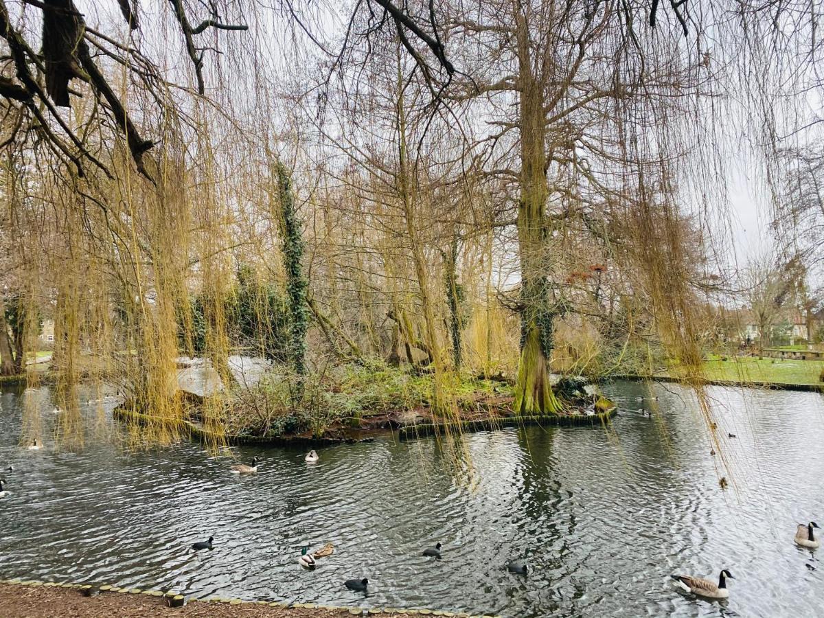 35 Mins To Central London. 3 Bedrooms. 2 Bathrooms With Garden Esterno foto