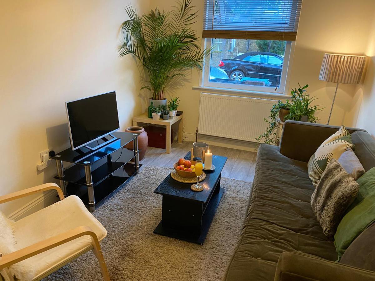 35 Mins To Central London. 3 Bedrooms. 2 Bathrooms With Garden Esterno foto